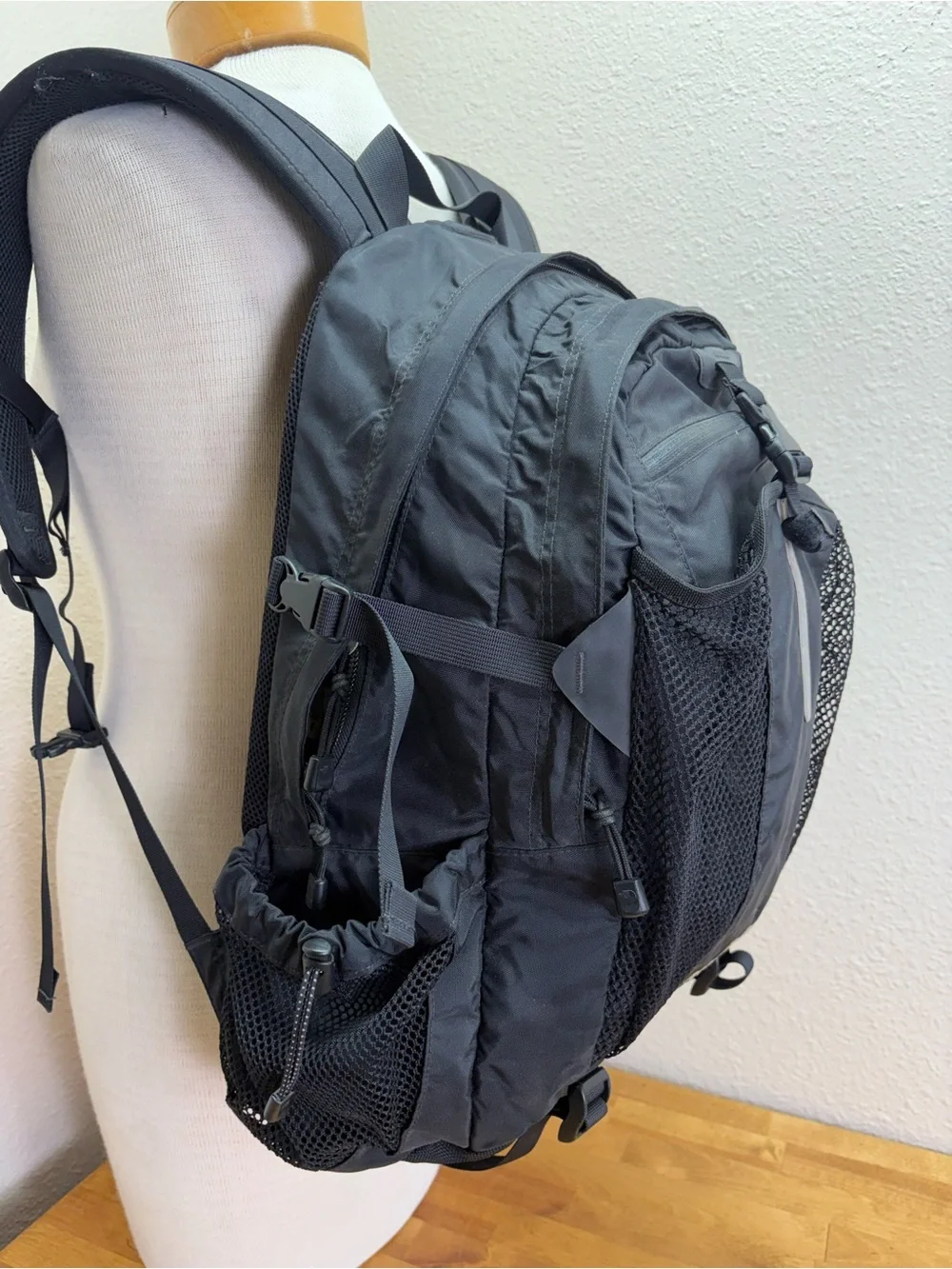 The North Face Recon Backpack Black Laptop Travel Hiking School FlexVent Daypack
